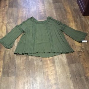 NWT beautiful cold shoulder, bell sleeve top